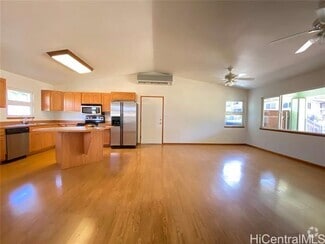 Building Photo - 1136 Makaala St