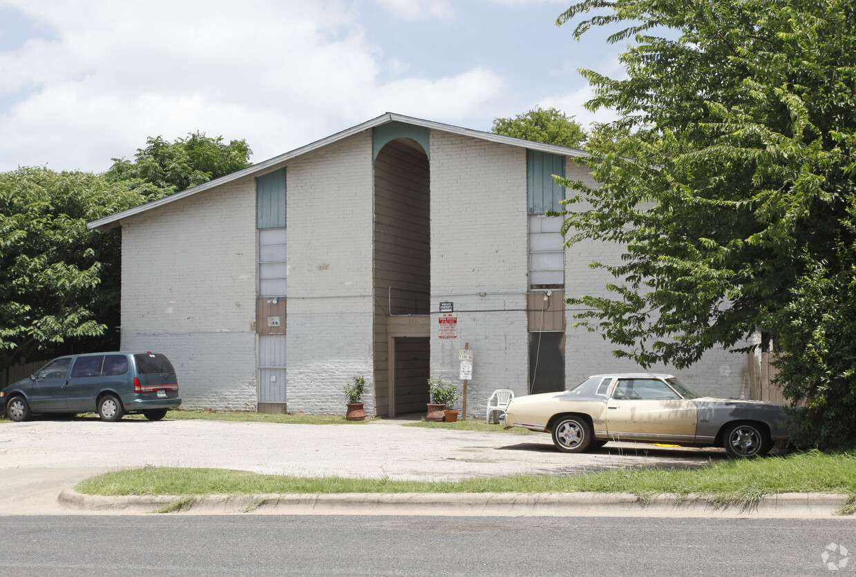 Primary Photo - 2304 Mission Hill Dr