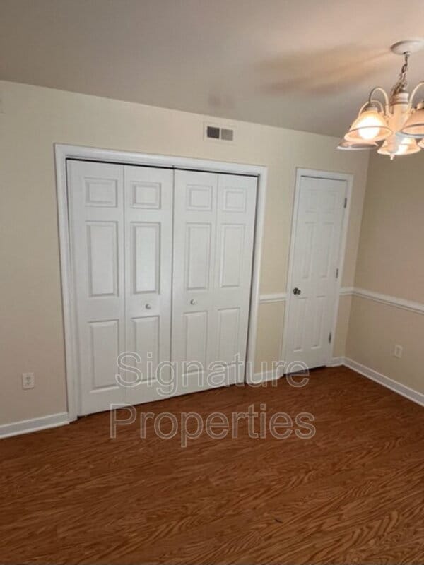 Foto del edificio - 555 Fairfax Ave