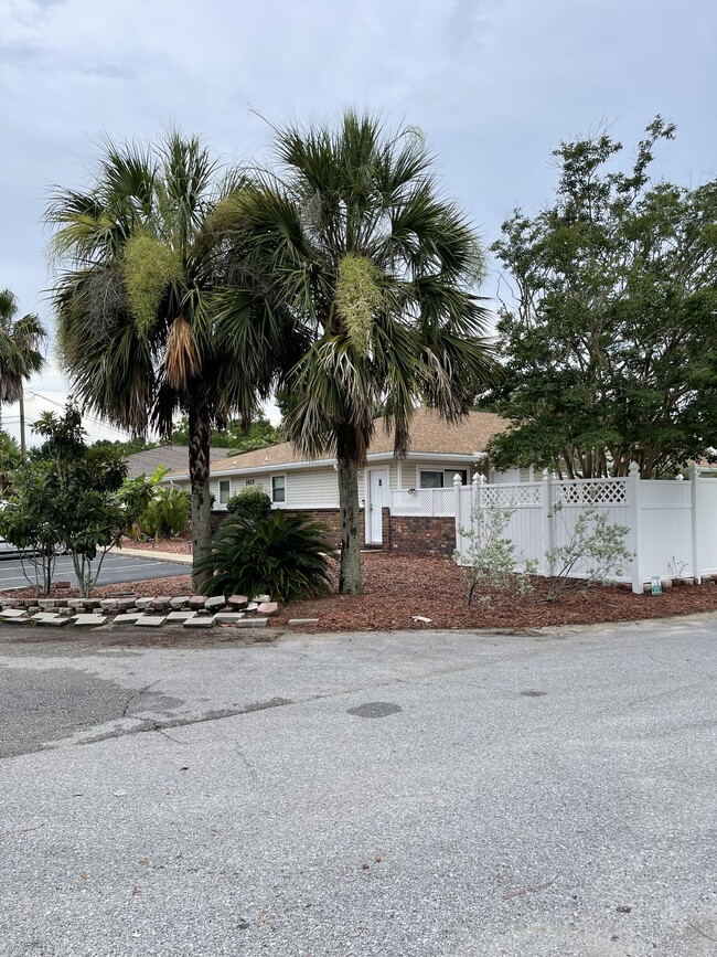 Beautiful 2BR 2Bth Apartment - 1613 Green Briar Pkwy