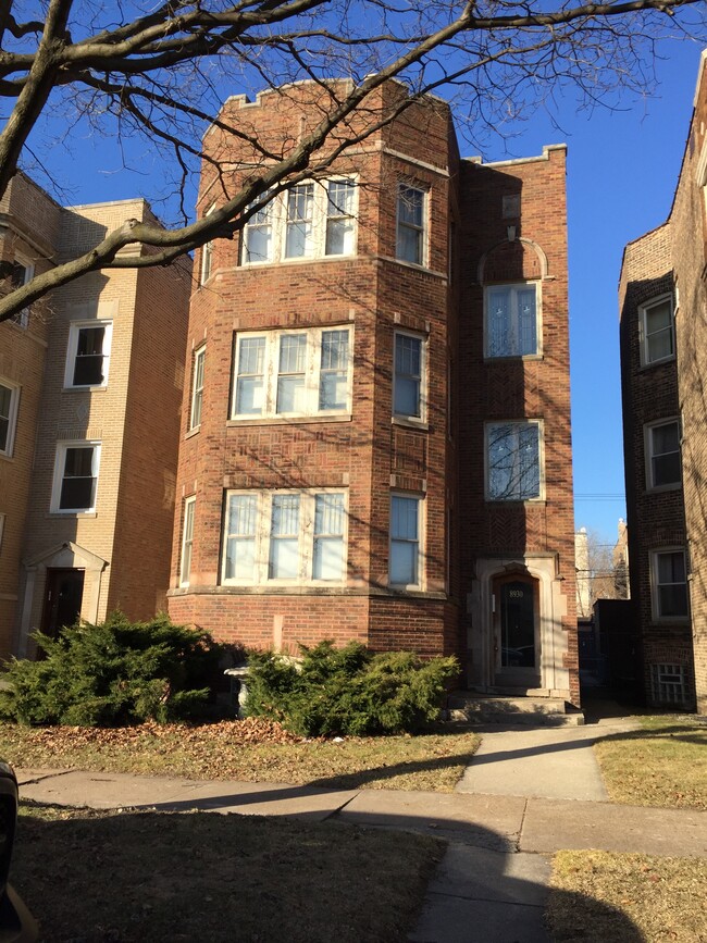 8930 - 8930 S Harper Ave