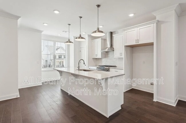 Building Photo - 105 Basil St