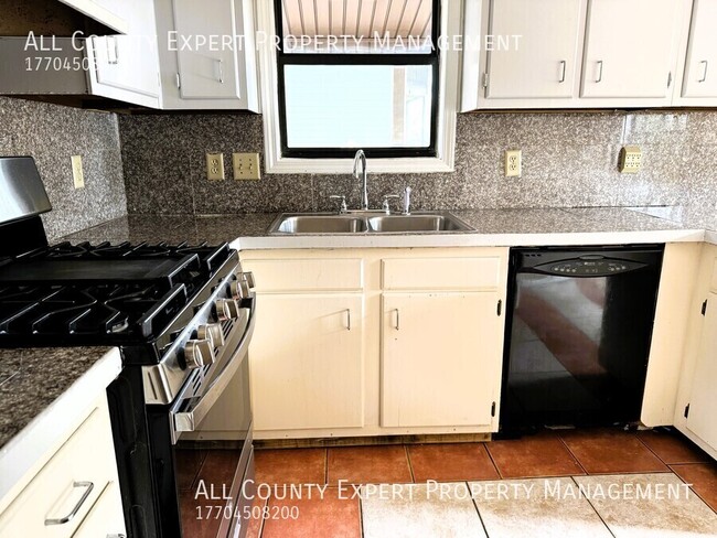 Building Photo - 2 bedroom duplex in Norcross