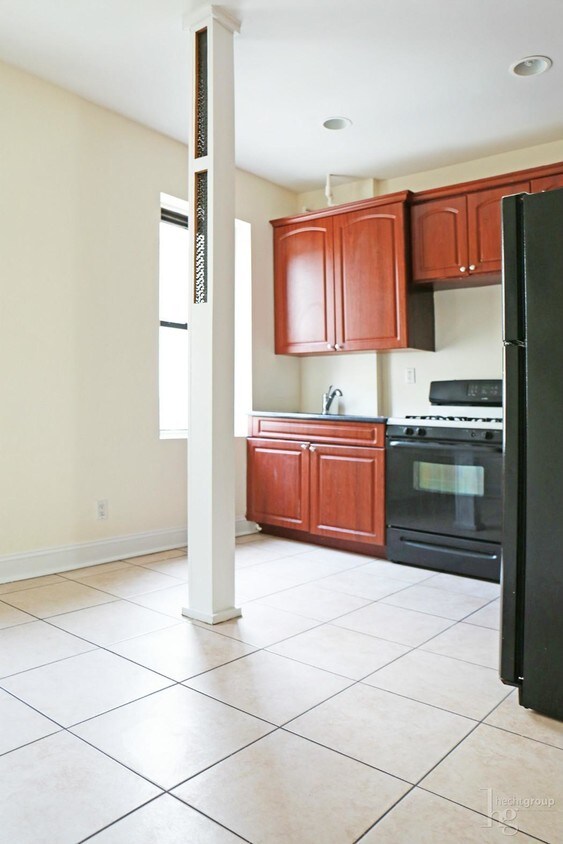 Foto principal - 2177 33rd St