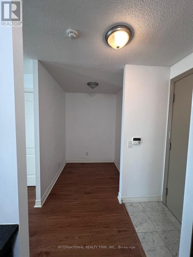 Photo du bâtiment - 70 Town Centre Court