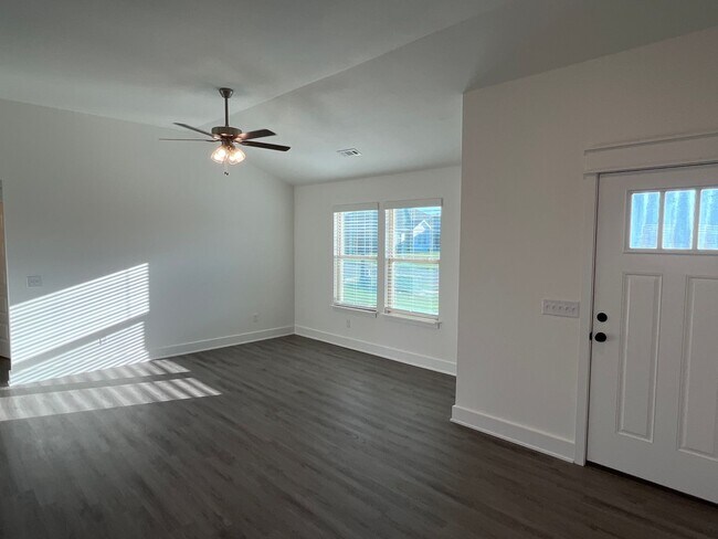 Foto del edificio - Welcome Home! Beautiful New Build in Republic