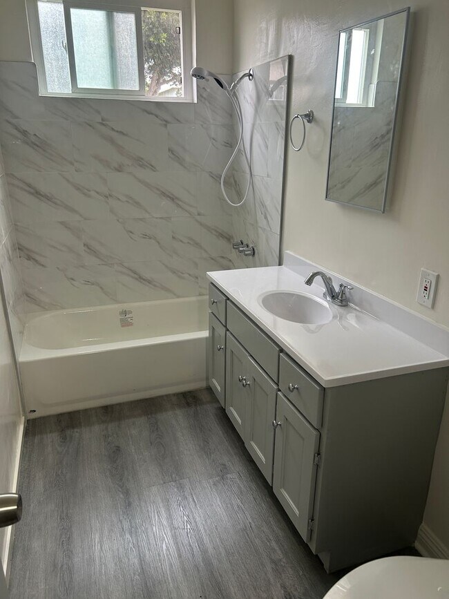 Foto del edificio - 3409 W 104th St