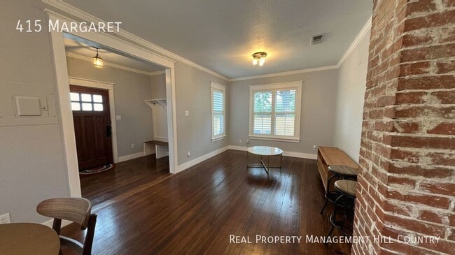 Building Photo - $500 off first months rent! Cute House by ...