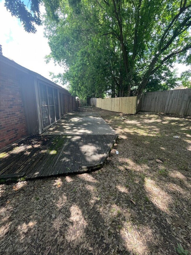 Building Photo - ** 4 Bed 2 Bath located in Brentwood ** Ca...