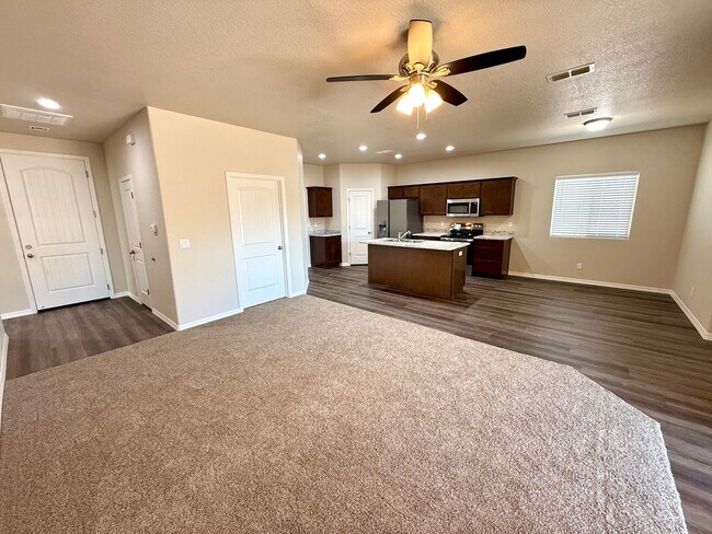Foto del edificio - Beautiful 4-Bedroom Home for Rent in Cerba...