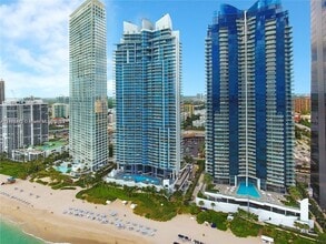 Building Photo - 17001 Collins Ave
