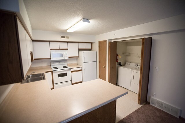 Building Photo - $1050 | 2 Bedroom, 1 Bathroom Condo - 1st ...