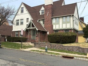 Building Photo - 1 Club St