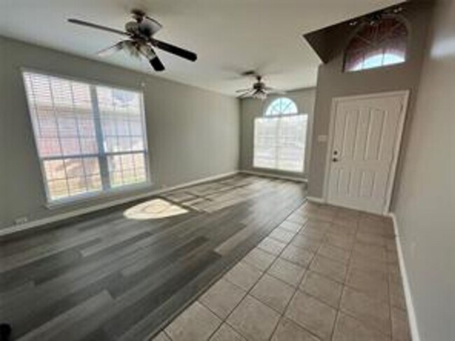Foto del edificio - 10624 Ashmore Dr