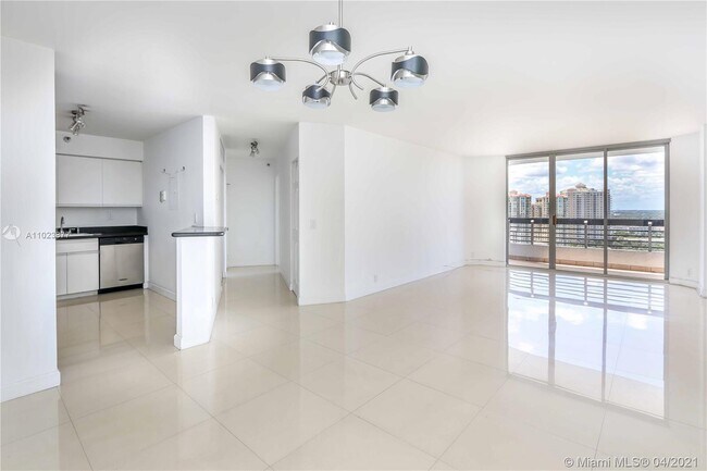 Foto del edificio - 3400 NE 192nd St