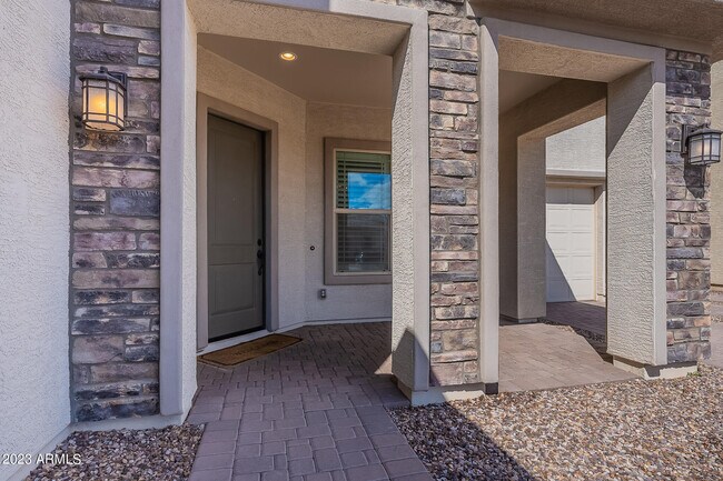 Building Photo - 20948 E Raven Dr