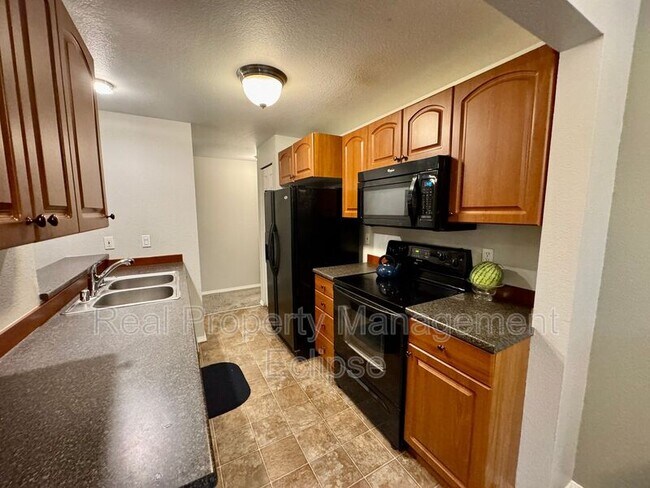Building Photo - 15433 Country Club Dr