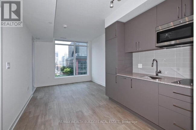 Photo du bâtiment - 576-12576 Front St W