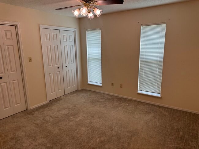 Building Photo - 9608 Bryn Mawr Cir