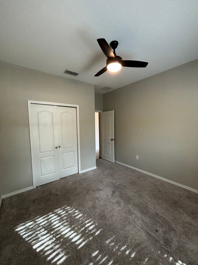 Building Photo - Modern 4 bedroom in Highland Meadow with c...