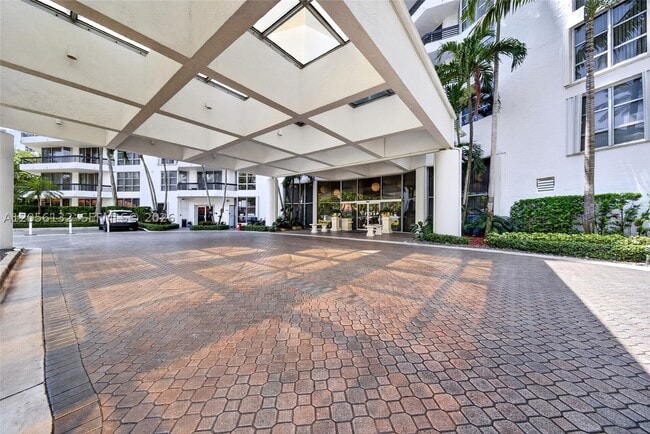 Building Photo - 3600 Mystic Pointe Dr