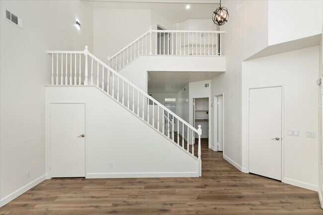 Foto del edificio - A move-in-ready family home in Riverside’s sought-after Orangecrest neighborhood