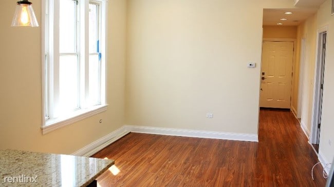 Building Photo - 2048 W Evergreen Ave