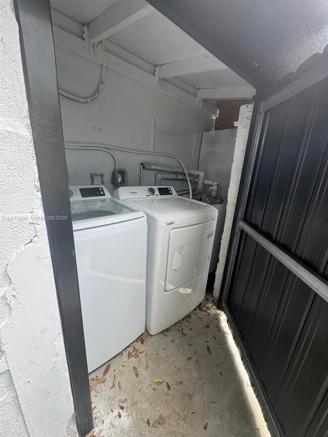 Building Photo - 833 NW 75th St