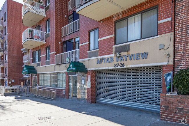 Entrances - 87-26 175th St