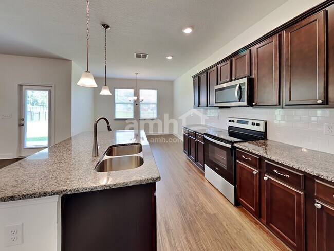 Foto del edificio - 926 Walden Woods Dr