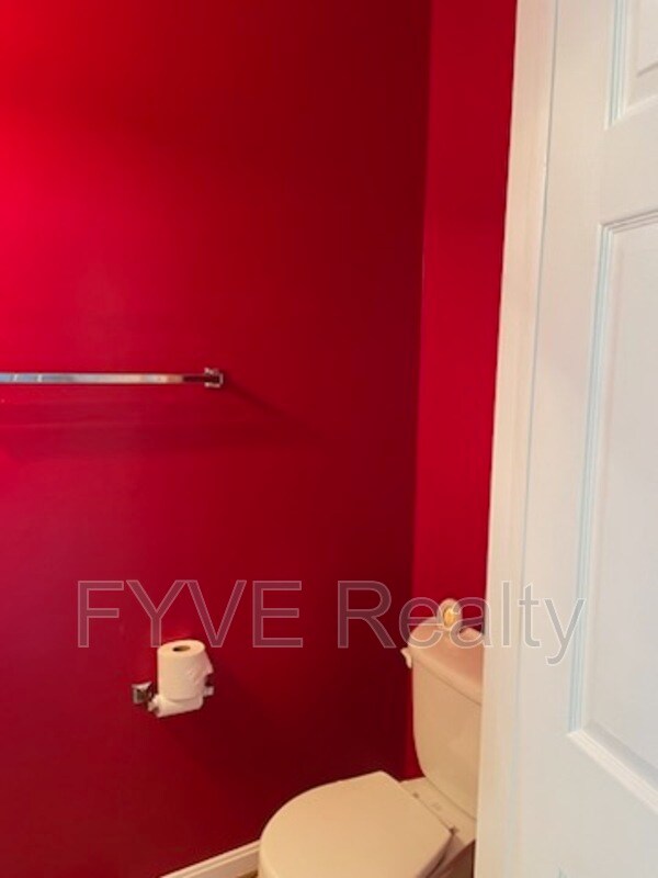 Foto del edificio - 9815 Tulip Tree Dr