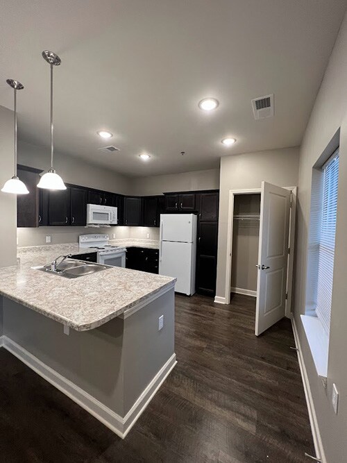 Foto del edificio - 809 E Briggs Dr