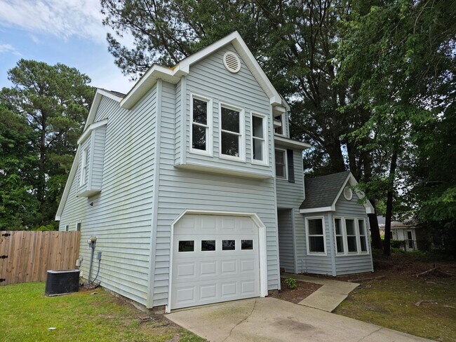 Foto del edificio - Charming 3-Bedroom Retreat Near Camp Lejeune's Main Gate