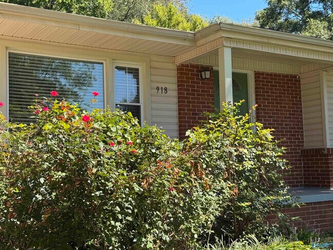 Building Photo - 918 Woodall Ln NW