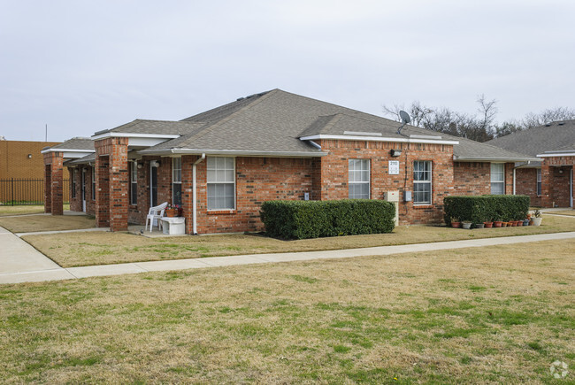 Building Photo - Garland Estates