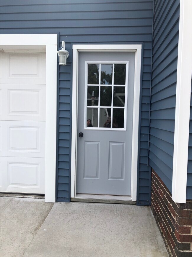 Puerta de garaje - 1711 N 19th St