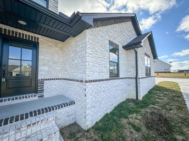 Building Photo - 46 Caden Ln