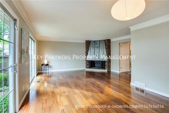 Foto del edificio - 7621 W 102nd St - Immaculate!