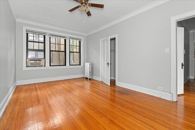 Foto del edificio - 2348 W Addison St