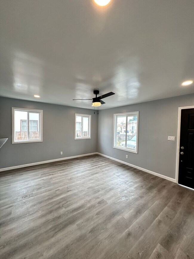 Foto del edificio - South Gate 2 Bed 1 Bath Gorgeous Home - Hu...