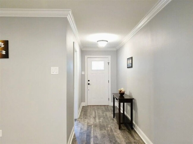 Building Photo - Spacious 3 Bedroom Home in Green Acres – F...
