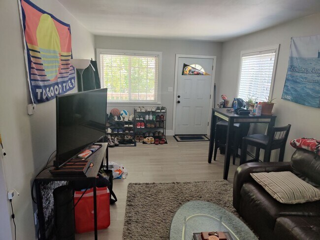 Building Photo - Cozy 2 bed, 1 bath in Central Boulder.