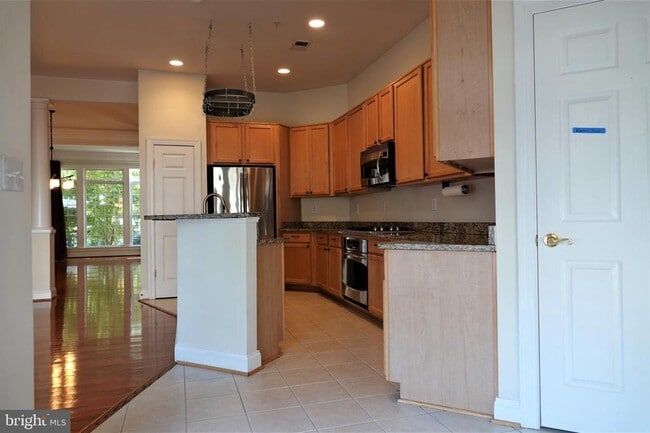 Building Photo - 1115 Crestfield Dr