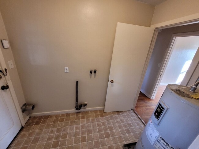 Building Photo - 2 Bed, 1 Bath Home in the Heart of Salem!