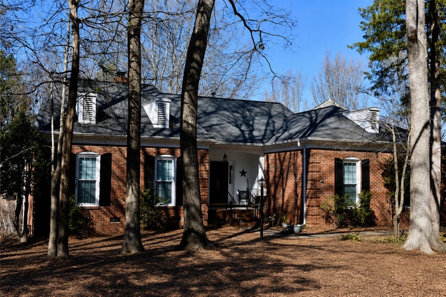 Building Photo - 223 Port Royal Dr
