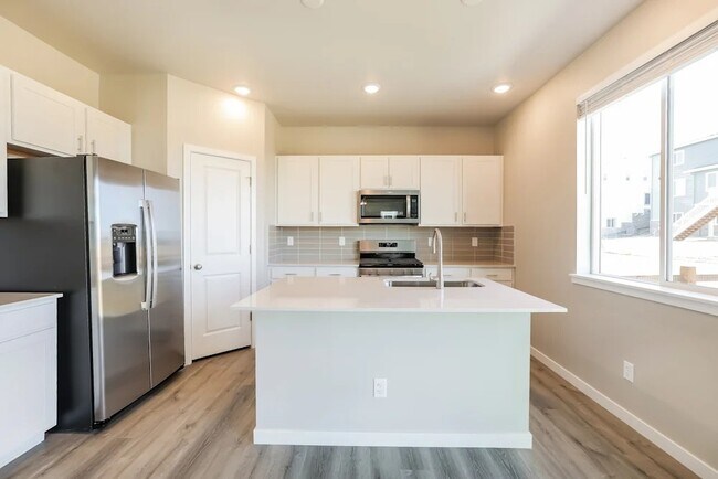 Foto del edificio - 3384 N Irvington St