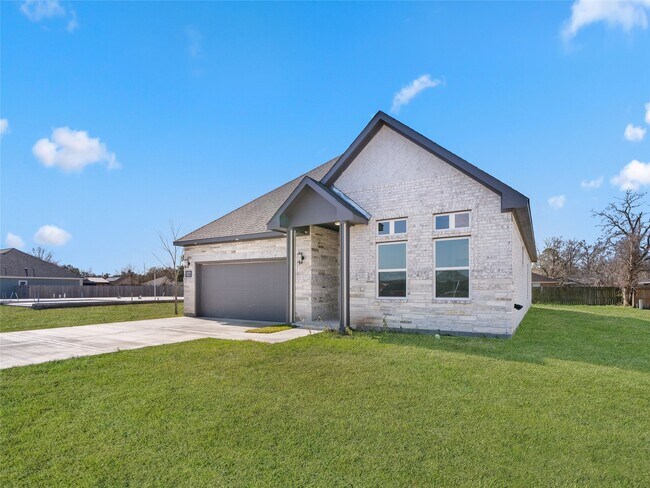 Building Photo - 209 Silverleaf Rd