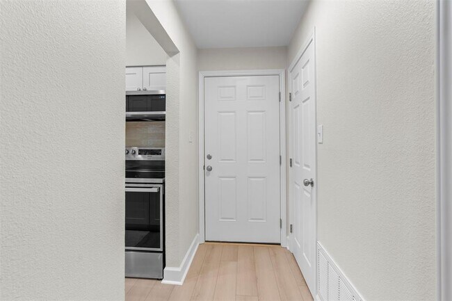 Foto del edificio - 2215 Post Rd