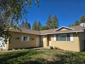 Building Photo - 907 Scenic Dr