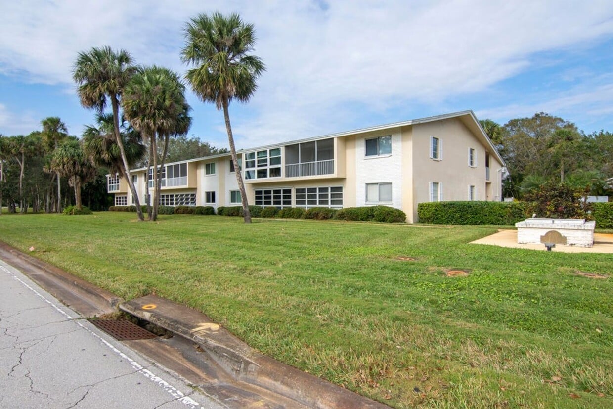Foto principal - Sunshine Sanctuary: 2/2 condo, 1400 sqft, ...